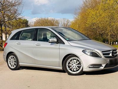 Gebraucht Mercedes B220 170 PS (125 kW) 2014 Silber Van / Kleinbus