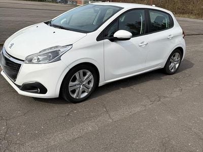 Gebraucht Peugeot 208 102 PS (75 kW) 2019 Weiß Kleinwagen