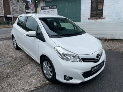 Gebraucht Toyota Yaris Cool 69 PS (50 kW) 2012 Weiß Kleinwagen