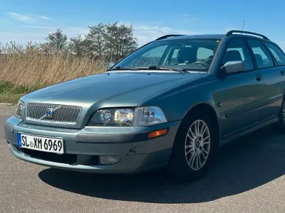 Gebraucht Volvo V40 102 PS (75 kW) 2002 Blau Kombi
