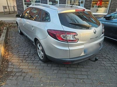 Gebraucht Renault Mégane GrandTour Dynamique 131 PS (96 kW) 2011 Grau Kombi