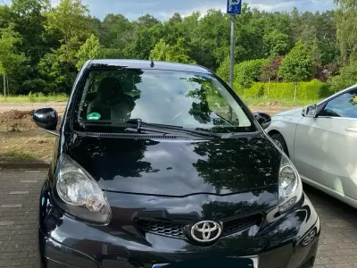Gebraucht Toyota Aygo 68 PS (50 kW) 2012 Schwarz Kleinwagen