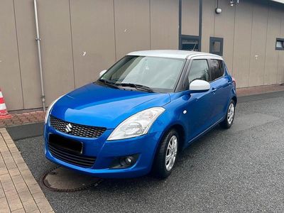 Gebraucht Suzuki Swift 92 PS (67 kW) 2013 Blau Kleinwagen