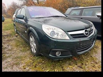 Usado Opel Signum 184 HP (135 kW) 2006 Verde Citadino