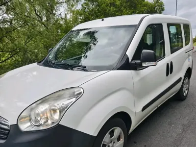 Używany Opel Combo 105 KM (77 kW) 2012 Biały Minivan