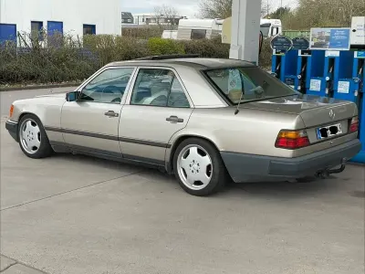 Brugt Mercedes E230 131 HK (96 kW) 1988 Guld Sedan