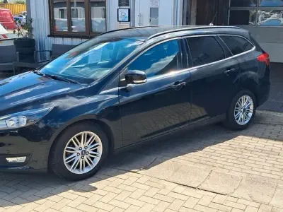 Gebraucht Ford Focus 101 PS (74 kW) 2018 Schwarz Limousine