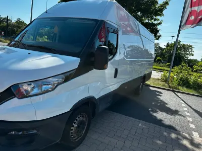 Gebraucht Iveco Daily 136 PS (100 kW) 2021 Weiß Limousine