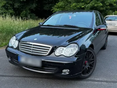 Second-hand Mercedes C200 Avantgarde 163 CP (119 kW) 2007 Negru Berlinǎ