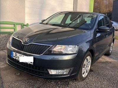 Grau Gebraucht 2016 Skoda Rapid Ambition Limousine | 8.400 € (Fairer Preis)