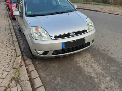 Usata Ford Fiesta 60 CV (44 kW) 2005 Grigio Utilitaria