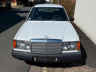 Second-hand Mercedes E230 136 CP (100 kW) 1989 Alb Berlinǎ