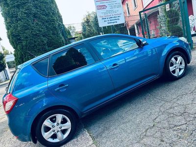 Gebraucht Kia Ceed 128 PS (94 kW) 2012 Blau Kleinwagen