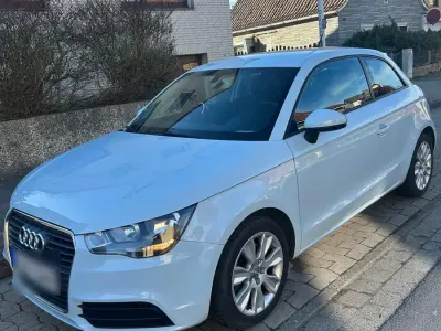 Używany Audi A1 105 KM (77 kW) 2011 Niebieski Hatchback