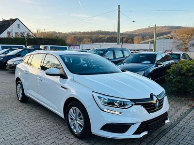 Weiß Gebraucht 2018 Renault Mégane IV Life Limousine | 9.500 € (Fairer Preis)