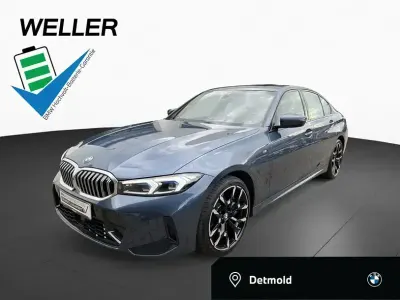 Gebraucht BMW 330e Shadowline 292 PS (214 kW) 2025 Arctic race blue (blau) Kombi