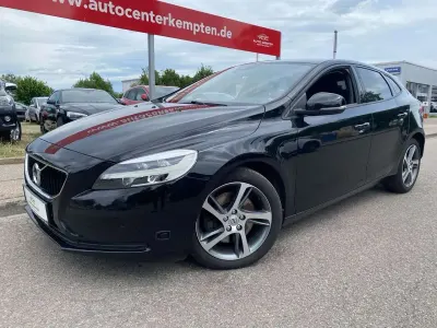 Gebraucht Volvo V40 Momentum 190 PS (139 kW) 2017 Schwarz Limousine