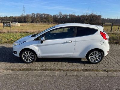 Usata Ford Fiesta Titanium 101 CV (74 kW) 2015 Bianco Utilitaria