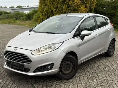 Używany Ford Fiesta Titanium 80 KM (58 kW) 2015 Srebrny Hatchback