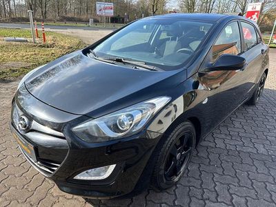 Gebraucht Hyundai i30 Classic 99 PS (72 kW) 2013 Schwarz Kleinwagen