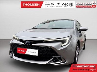 Shimmering silber Gebraucht 2024 Toyota Corolla Team Kombi | 30.990 € (Fairer Preis)