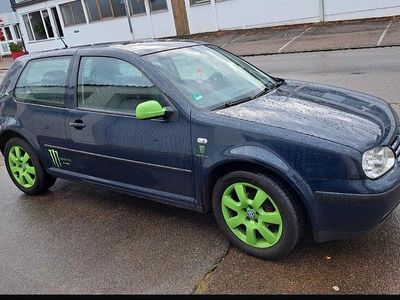 Blau Gebraucht 2003 VW Golf IV Kleinwagen | 1.300 € (Fairer Preis)