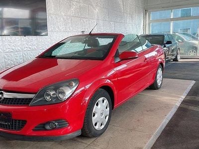 Usata Opel Astra Cabriolet 140 CV (102 kW) 2007 Rosso Cabrio
