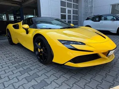 Gebraucht Ferrari SF90 2022 Gelb Cabrio