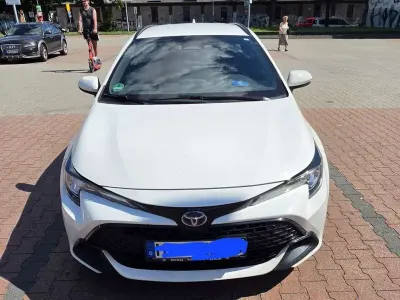 Gebraucht Toyota Corolla Team 140 PS (102 kW) 2023 Weiß Kombi