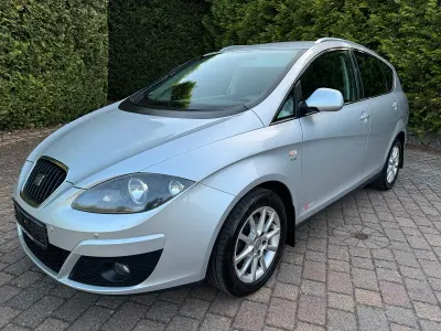 Używany Seat Altea XL Copa 125 KM (91 kW) 2011 Srebrny Minivan