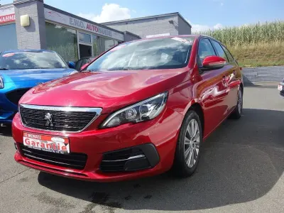 Gebraucht Peugeot 308 Access 131 PS (96 kW) 2019 Rot Limousine