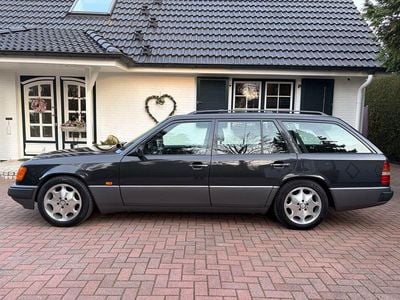 Gebraucht Mercedes E300 188 PS (138 kW) 1990 Schwarz Kombi