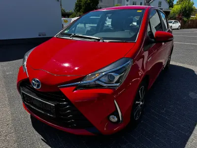 Gebraucht Toyota Yaris Hybrid Team 75 PS (55 kW) 2018 Rot Kleinwagen