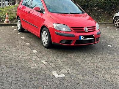 Rot Gebraucht 2005 VW Golf IV Kleinwagen | 2.400 €