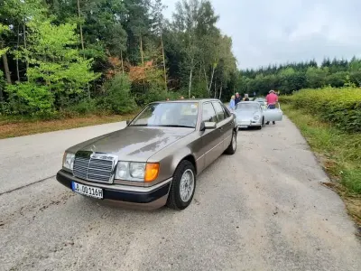 Gebraucht Mercedes 200 116 PS (85 kW) 1992 Beige Limousine