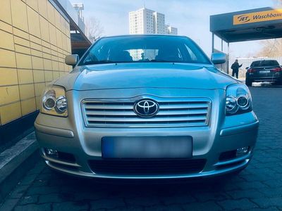 Gebraucht Toyota Avensis 147 PS (108 kW) 2003 Silber Limousine