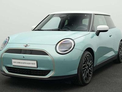 Grün Gebraucht 2024 Mini Cooper Favoured Kleinwagen | 29.646 € (Fairer Preis)