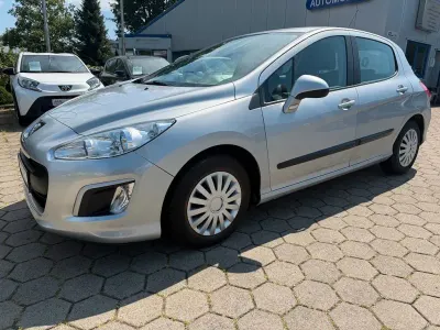 Gebraucht Peugeot 308 Access 111 PS (81 kW) 2012 Gris aluminium Limousine
