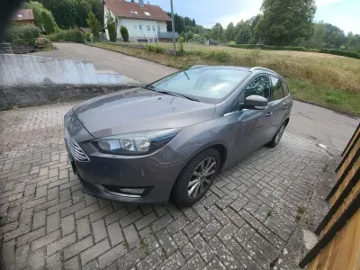 Gebraucht Ford Focus Trend 125 PS (91 kW) 2015 Grau Limousine
