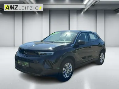 Gebraucht Opel Mokka Enjoy 131 PS (96 kW) 2023 Lackierung schwarz perla nera/typ aussen (metallic) SUV