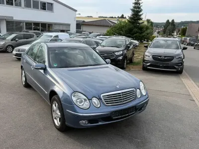 Gebraucht Mercedes E220 150 PS (110 kW) 2004 Blau Limousine