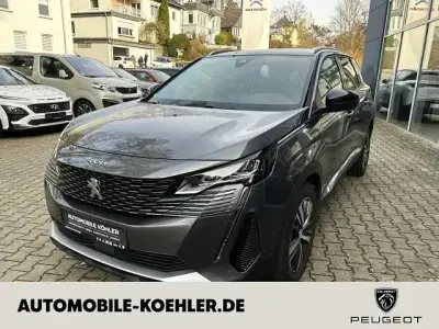Gebraucht Peugeot 5008 Allure 131 PS (96 kW) 2023 Lackierung platiniumgrau/meta SUV