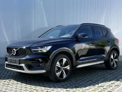 Käytetty Volvo XC40 R-Design 261 HP (191 kW) 2022 Musta Katumaasturi