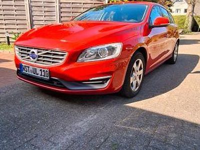 Gebraucht Volvo V60 181 PS (133 kW) 2014 Rot Kombi