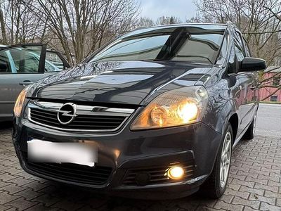 Grau Gebraucht 2007 Opel Zafira Van / Kleinbus | 2.150 € (Fairer Preis)