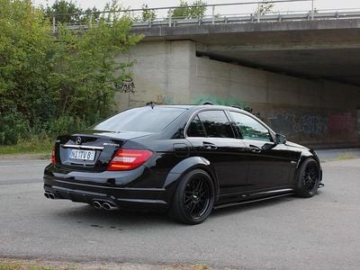 Schwarz Gebraucht 2010 Mercedes C63 AMG AMG Limousine | 25.000 € (Etwas zu teuer)