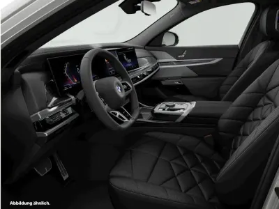 Gebraucht BMW 740 Comfort Edition 299 PS (219 kW) 2025 Mineralweiß metallic Limousine