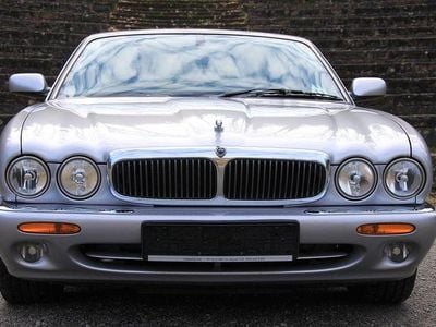 Usata Jaguar XJ Executive 237 CV (174 kW) 2001 Argento Berlina