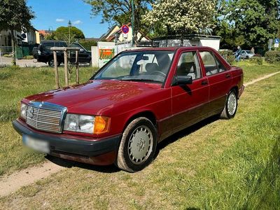Second-hand Mercedes 190 109 CP (80 kW) 1990 Roșu Berlinǎ