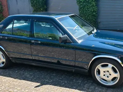 Gebraucht Mercedes 190 122 PS (89 kW) 1988 Blau Limousine